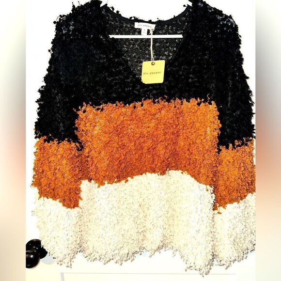 BOUTIQUE WOMENS SWEATER NEW - Picture 1 of 5